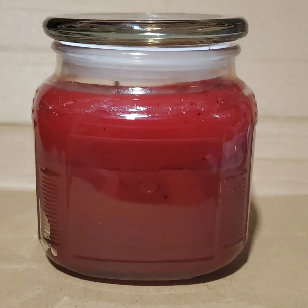 BERRY TART Red Farmer's Market 2 Scents - 16 oz,‎ two wick Gold Canyon candle